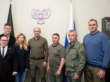 Провел рабочую встречу с делегацией Законодательной Думы Хабаровского края и городских парламентов региона