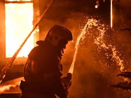 В Донецке из-за обстрела ВСУ начался крупный пожар