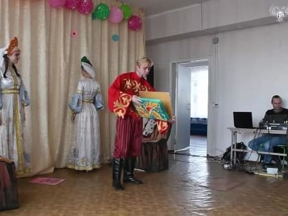 Октябрь в Донецкой муздраме