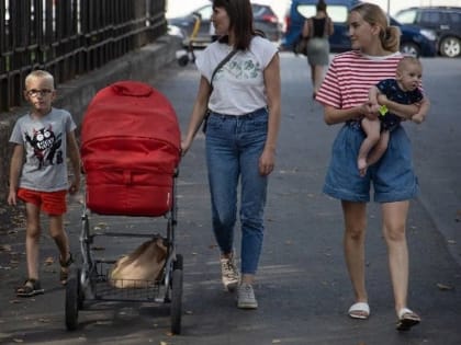 Четыре многодетные семьи ДНР отметят знаком «За заслуги в воспитании детей»