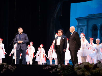 Денис Пушилин вручил государственные награды Вадиму Писареву и Евгению Денисенко