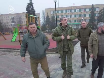 Визит с акцентом. Губернатор Амурской области Василий Орлов посетил подшефный Амвросиевский район и проверил ход восстан