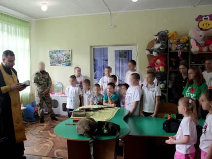 Росгвардейцы навестили воспитанников детского дома в ДНР. Военнослужащие и сотрудники Росгвардии оказали гуманитарную по