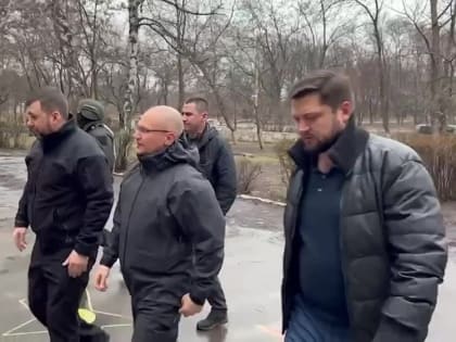 Денис Пушилин с первым замруководителя Администрации Президента РФ Сергеем Кириенко посетили объекты, которые в Енакиево