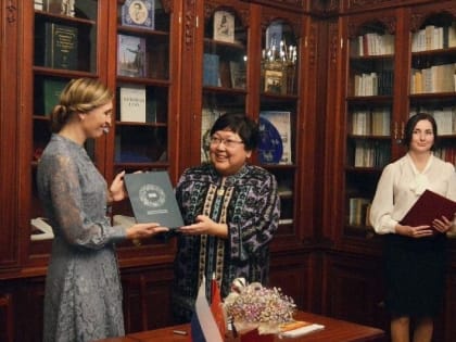 В национальном музее Калмыкии откроется выставка с картинами художников Донбасса