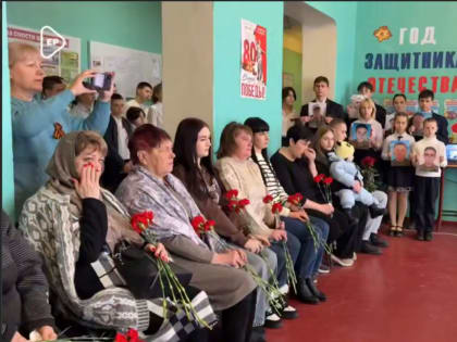 Навсегда вписаны в историю: в енакиевской школе увековечили имена погибших земляков