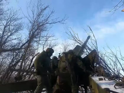 Танки и артиллерия пятой бригады первого Донецкого армейского корпуса продолжают громить укрепления противника в Марьинк