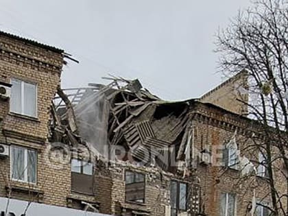 Анна Долгарева: Опять летит по Донецку. Сейчас - прилёты по многоэтажкам и заправке возле Донецк-Сити. Сам Донецк-Сити..