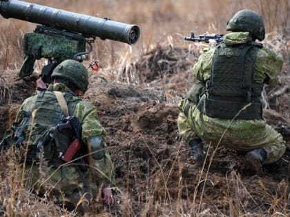 Русские штурмовики, продвигаясь под Донецком, захватили крупную партию западного оружия