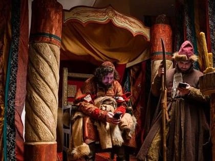 Актер Донецкой муздрамы сыграл главную роль в веб-сериале «Иван Васильевич не меняет профессию»