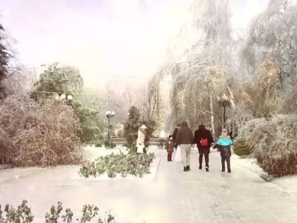 С Новым годом, Россия!. «С Новым годом, Россия!» – так называется композиция в исполнении актрисы Донецкого государствен