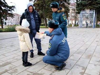 БЕЗОПАСНЫЙ НОВЫЙ ГОД: сотрудники МЧС проводят профилактические рейды