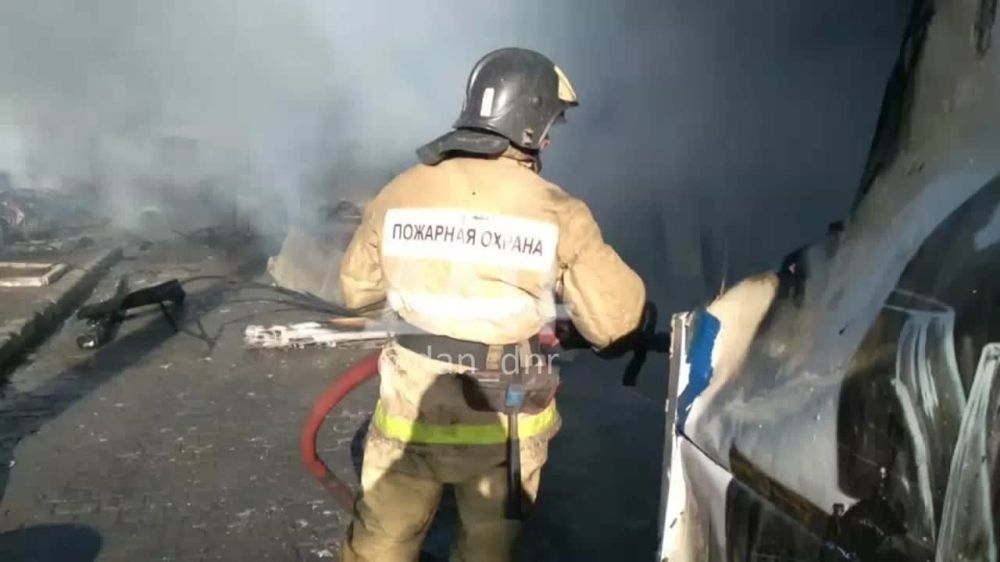 обстрел крытого рынка в донецке. обстрел рынка в донецке 2024. обстрелы по донецку крытый.