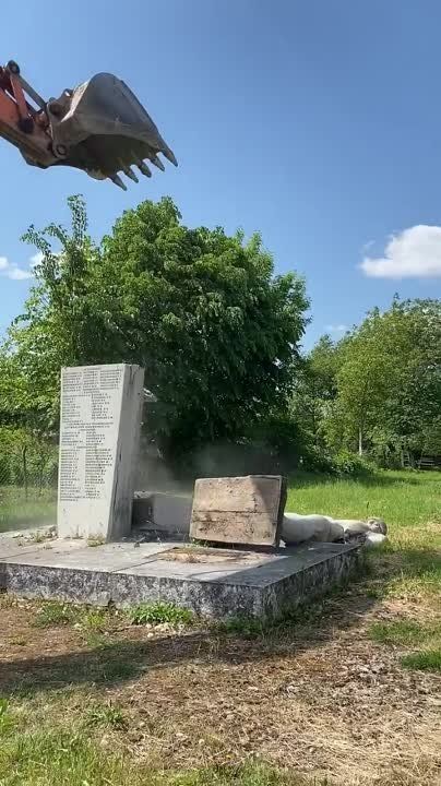 Статуи украины