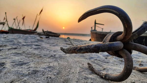 Rusty-Anchor-on-Ganges-Riverbank,-Sunrise-Shot,-HD-Quality