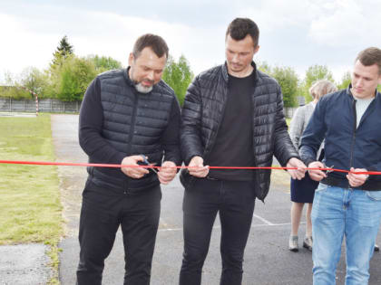 Занятия спортом на стадионе рошальского лицея теперь доступны для всех жителей