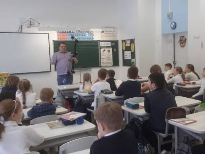 Химкинские партийцы рассказали школьникам о спортсменах с ограниченными возможностями