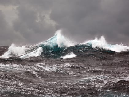 Врач Созыкин объяснил, чем опасно купание в море после шторма