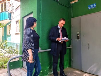 Депутат «Единой России» помог установить откидной пандус по просьбе жителей