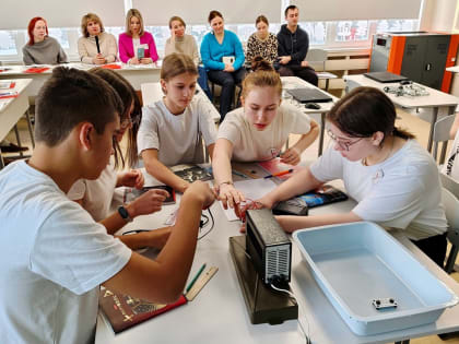 Программировать в РОББО и исследовать аминокислоты учат в центре «Точка роста»