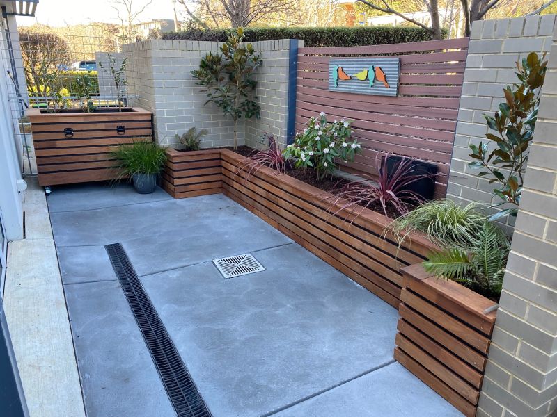Outdoor entertaining area with deck