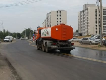 В Кировском районе столицы коммунальные службы поддерживают чистоту