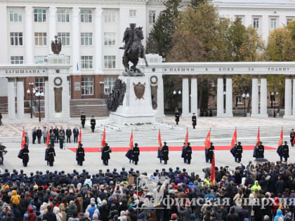 В Уфе открыли памятник Герою России, генерал-майору Минигали Шаймуратову
