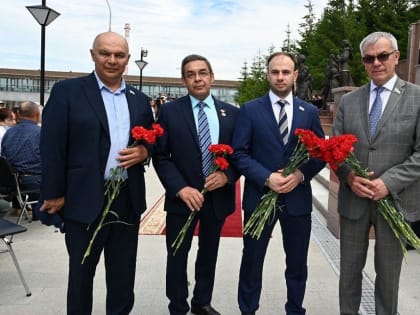 Депутаты Горсовета Уфы приняли участие в мероприятиях, приуроченных Дню памяти и скорби