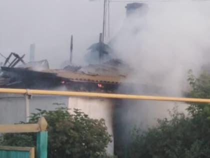 В Башкирии при пожаре в жилом доме получили ожоги женщина и 12-летняя девочка