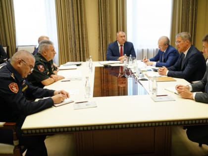 Радий Хабиров встретился с командующим Приволжским округом войск национальной гвардии РФ