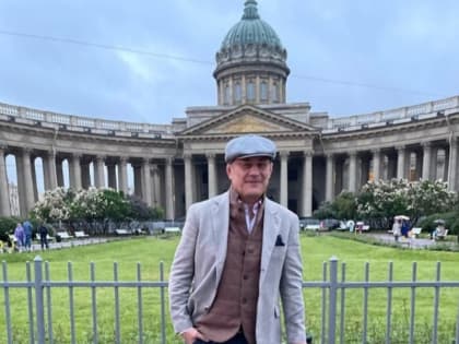 Радий Хабиров выложил атмосферное фото на фоне Казанского собора в Санкт-Петербурга