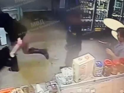 В Уфе девушки устроили жесткую драку в магазине (ВИДЕО)