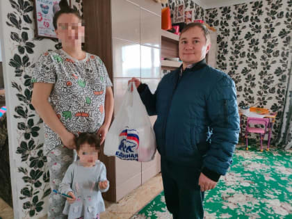 Волонтеры доставили продукты супруге мобилизованного