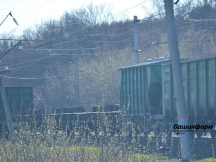 В Башкирии 14-летняя девочка угодила под поезд