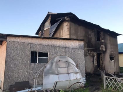 В Башкирии во время тушения пожара в деревянном доме обнаружили тела двух мужчин