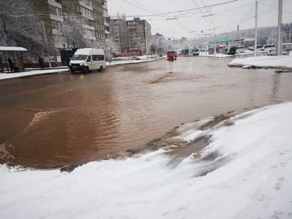 В Уфе на восстановление дороги после прорыва водопровода уйдет несколько дней