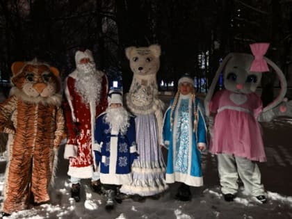 Перед Уфимской детской филармонией установили главную елку Советского района
