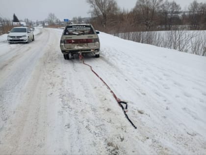 Житель Башкирии погиб, заехав на тюбинге под машину