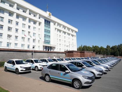 Радий Хабиров: Продолжаем модернизировать автопарк медицинской службы