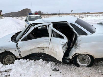 В Башкирии столкнулись «ВАЗ» и «Ниссан. Госпитализирован один человек