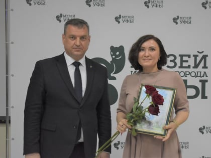 Поздравляем нашу коллегу с заслуженной наградой, желаем ей дальнейших успехов в нелегком труде!