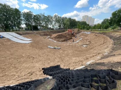 На озере в уфимском парке "Волна" создается водонепроницаемый экран