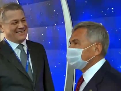Президент Татарстана Рустам Минниханов посетил стенд Башкортостана на Петербургском международном газовом форуме