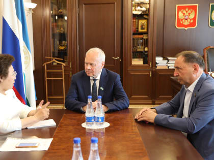 Константин Толкачев провел рабочую встречу с Феодосией Габышевой