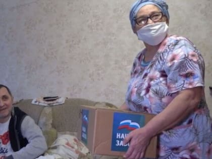 Уфимские волонтеры помогают мужчине, который прикован к кровати 12 лет
