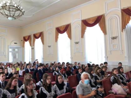 27 июня в 18 школах Кировского района прошло торжественное вручение аттестатов