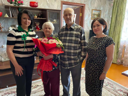 Наталья Абдразакова поздравила супругов Щербаковых с 66-летней годовщиной свадьбы