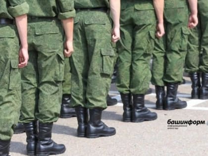 Выпускникам российских школ могут разрешить служить по контракту в армии