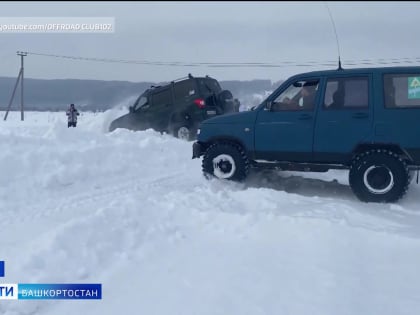 Любители бездорожья встретились на соревнованиях по оффроуду в Уфе