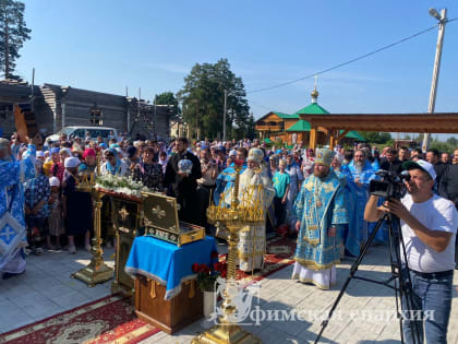 Архиерейское богослужение в день в праздник Смоленской (Бугабашской) иконы Божией Матери